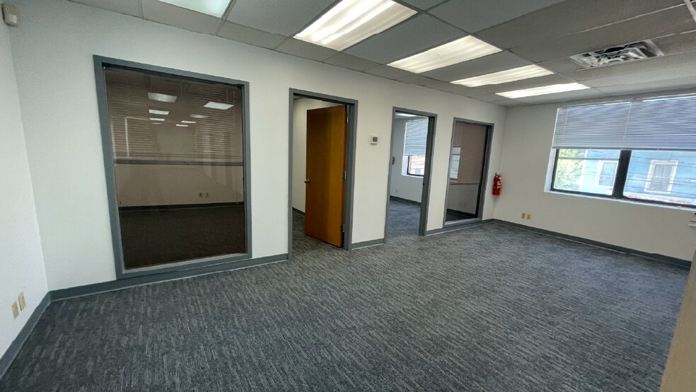 3915 29th St, Long Island City, NY à louer - Photo intérieure – Image 3 sur 4