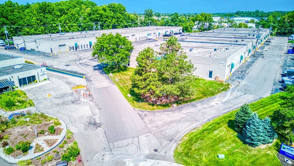 22783-22823 Heslip Dr, Novi, MI à louer - Photo de l’immeuble – Image 3 sur 5