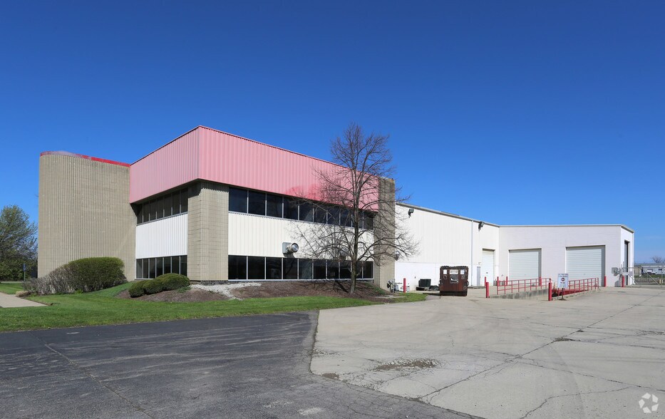 2786 E Crescentville Rd, West Chester, OH à vendre - Photo de l’immeuble – Image 3 sur 20
