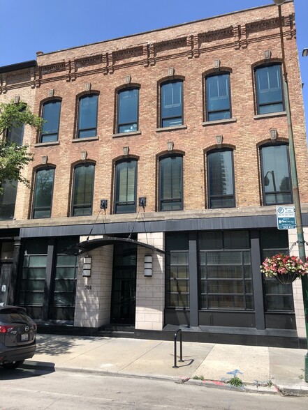 744 N Wells St, Chicago, IL à louer - Photo de l’immeuble – Image 2 sur 9
