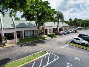 7101-7225 W Oakland Park Blvd, Lauderhill, FL à louer Photo de l’immeuble– Image 1 sur 4