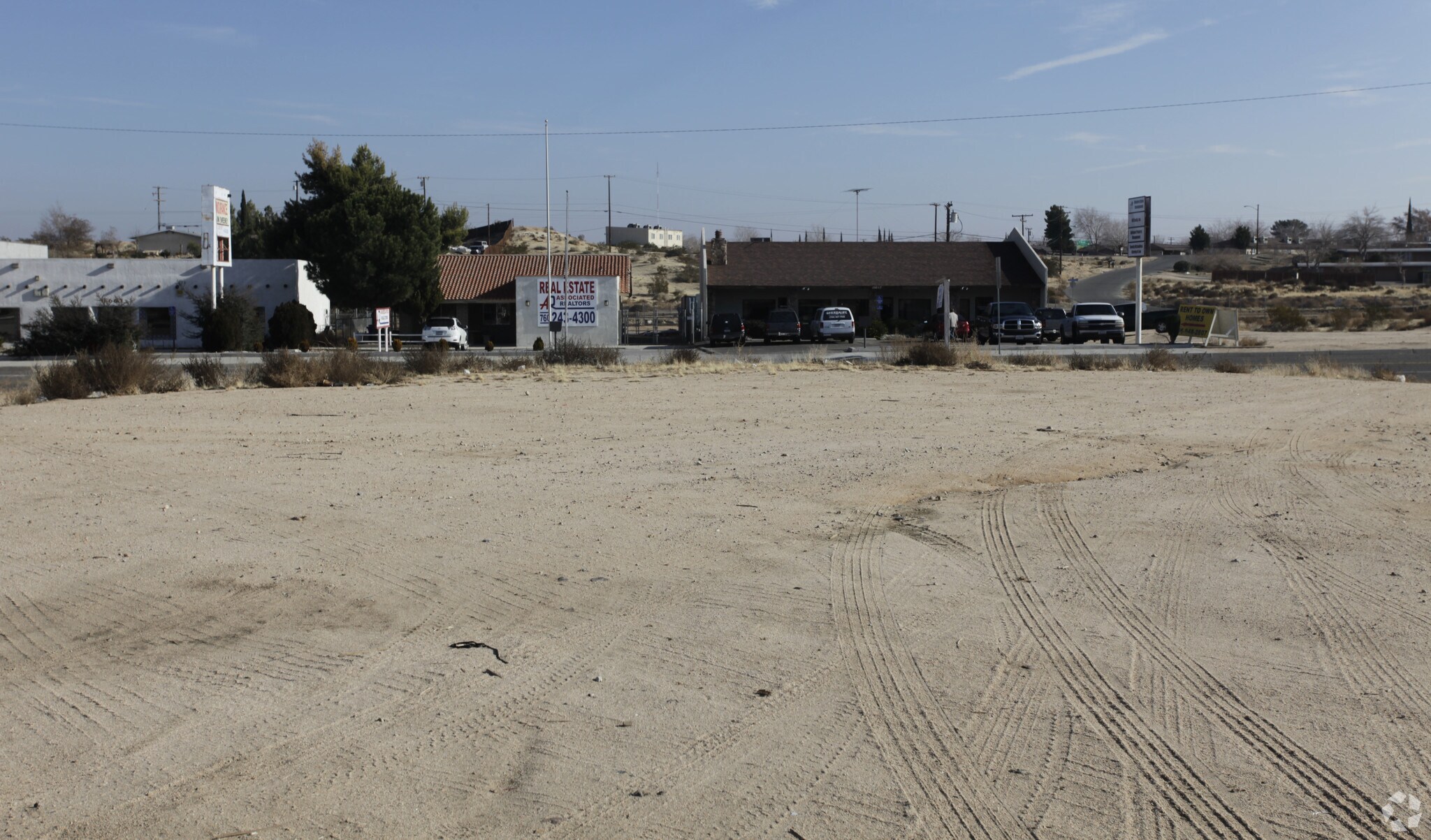 Village Dr, Victorville, CA à vendre Photo de l’immeuble– Image 1 sur 2