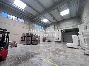 Industriel/Logistique dans Santa Perpètua de Mogoda, Barcelona à louer Photo intérieure– Image 1 sur 30