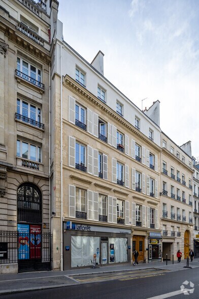 Rue De Clichy, Paris à louer - Photo principale – Image 1 sur 3