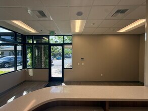 9291 Laguna Springs Dr, Elk Grove, CA à louer Photo intérieure– Image 2 sur 5