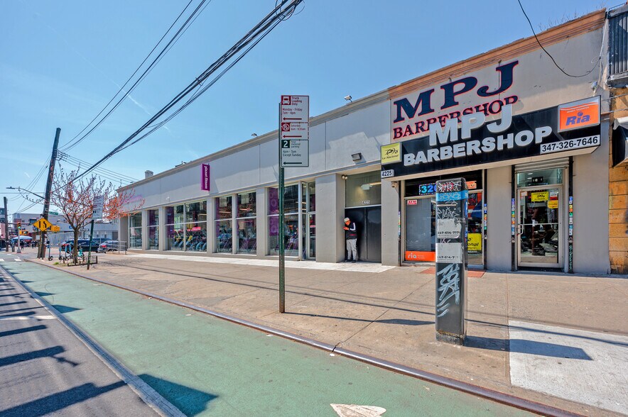 4225 White Plains Rd, Bronx, NY à vendre - Photo de l’immeuble – Image 3 sur 5