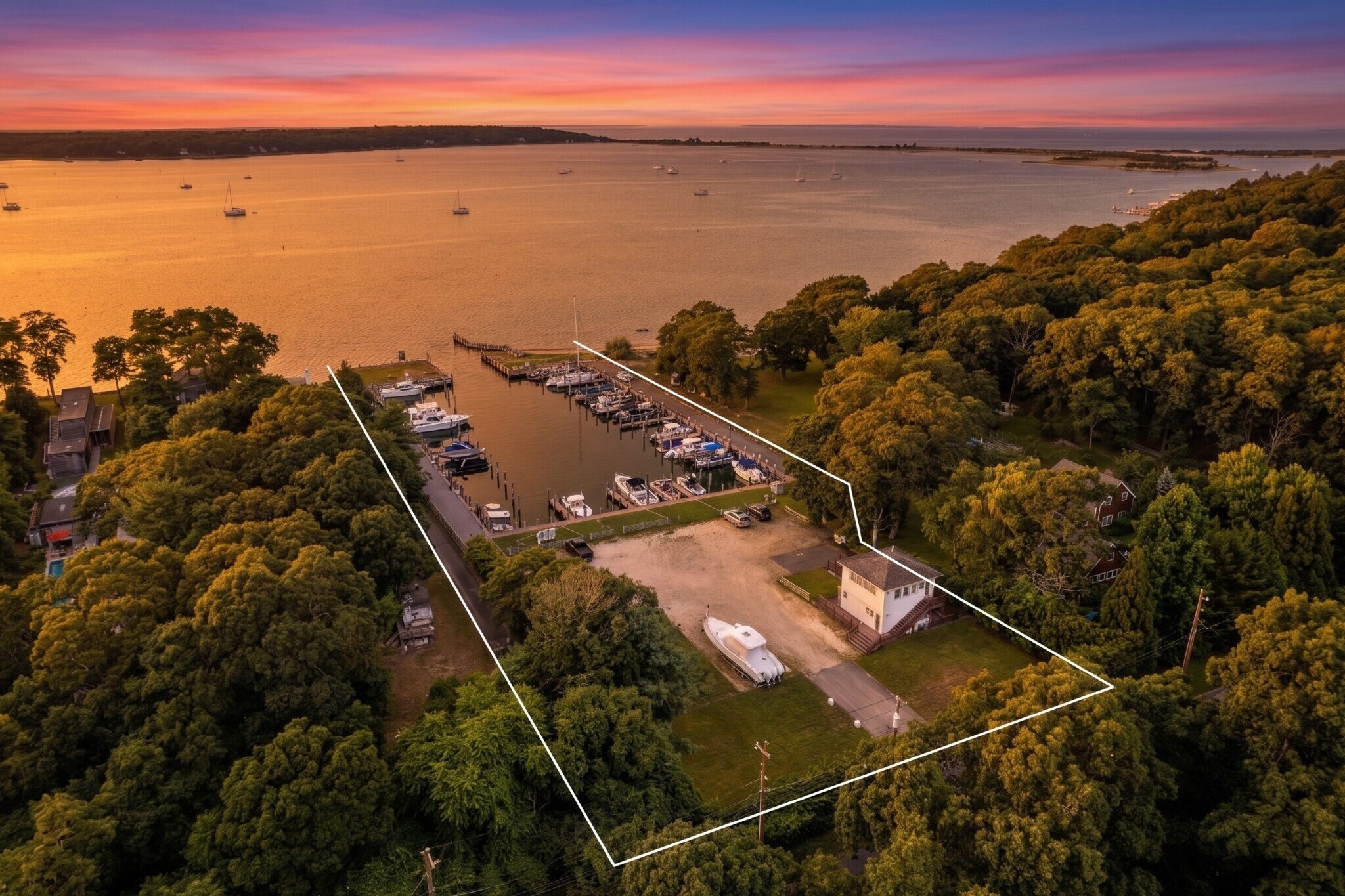 219 Three Mile Harbor HC Rd, East Hampton, NY à vendre Photo de l’immeuble– Image 1 sur 10