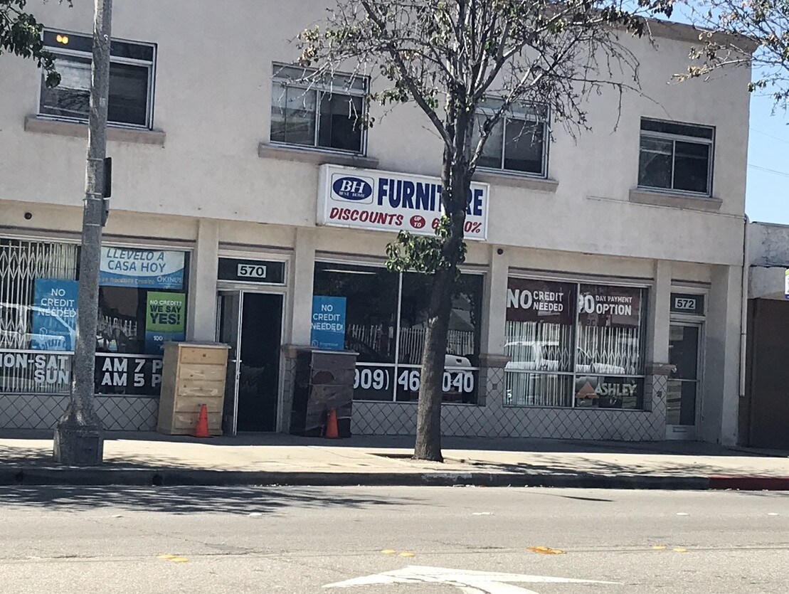 570-572 W Holt Ave, Pomona, CA à louer Photo principale– Image 1 sur 3