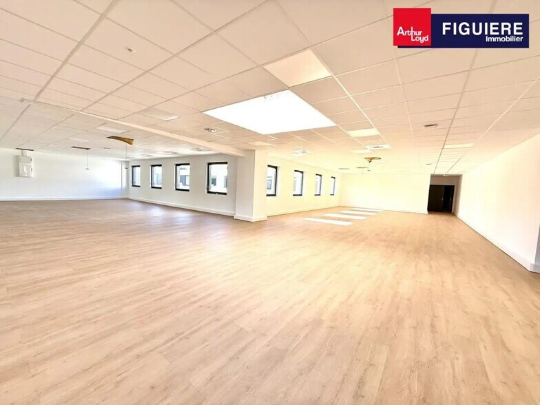 Bureau dans Vitrolles à louer - Photo de l’immeuble – Image 2 sur 10