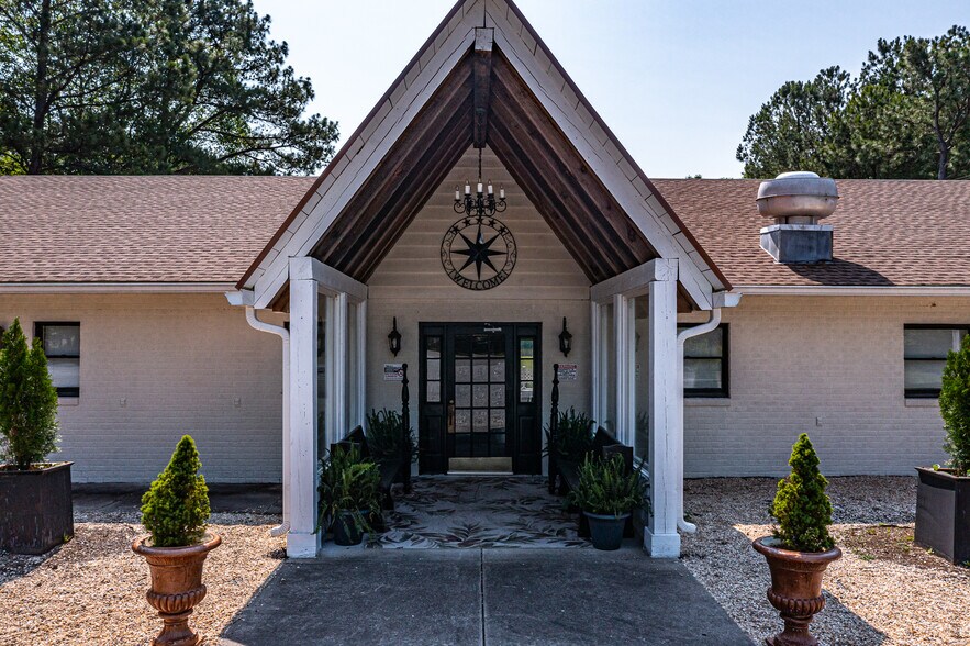 226 Village Green Dr, Callao, VA à vendre - Photo de l’immeuble – Image 1 sur 24