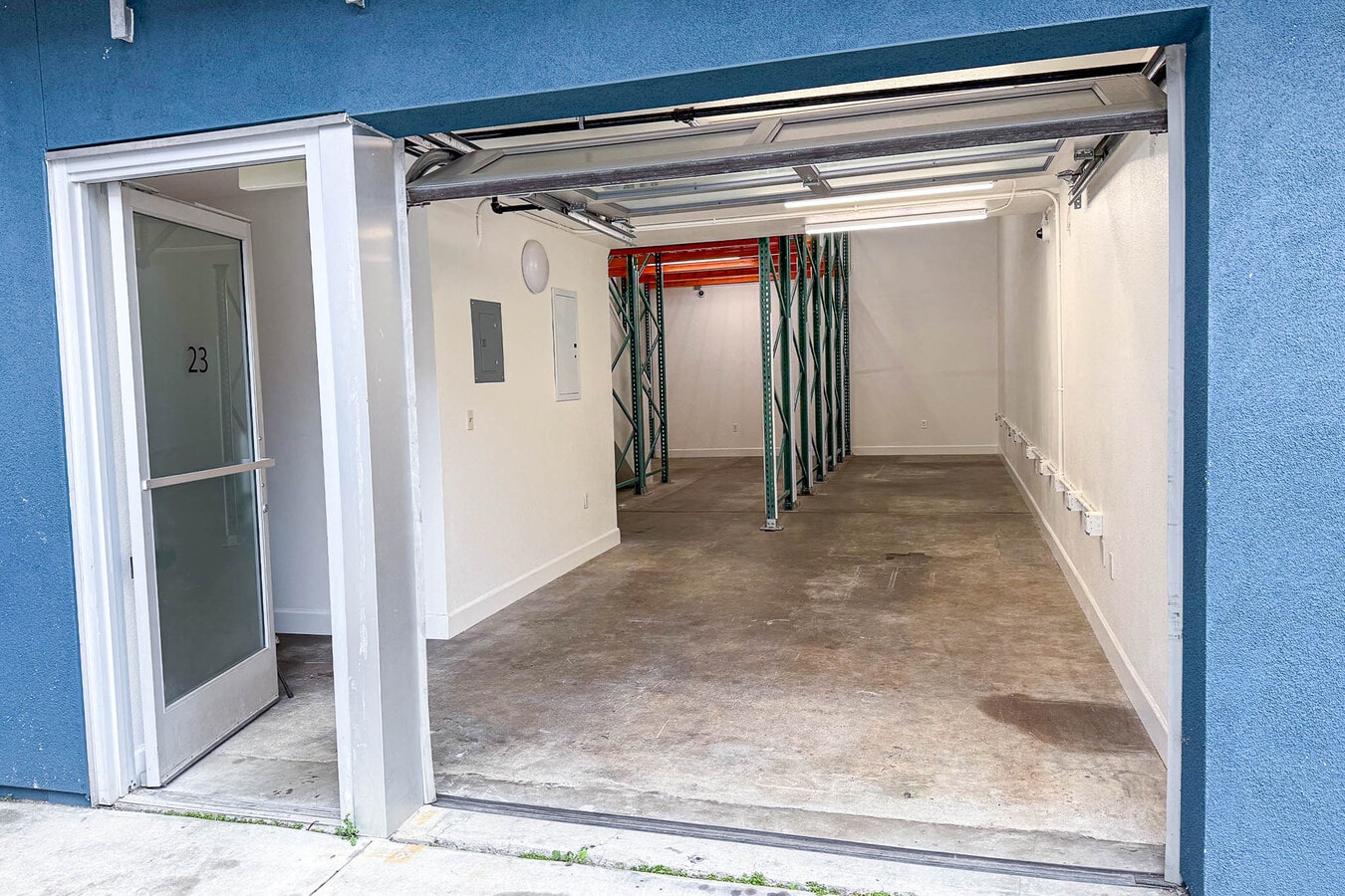 1940 Union St, Oakland, CA 94607 - Lot 23 -  - Photo intérieure - Image 1 of 13