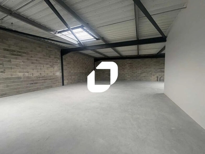 Local d’activités dans Artigues-près-Bordeaux à louer - Photo intérieure – Image 3 sur 5