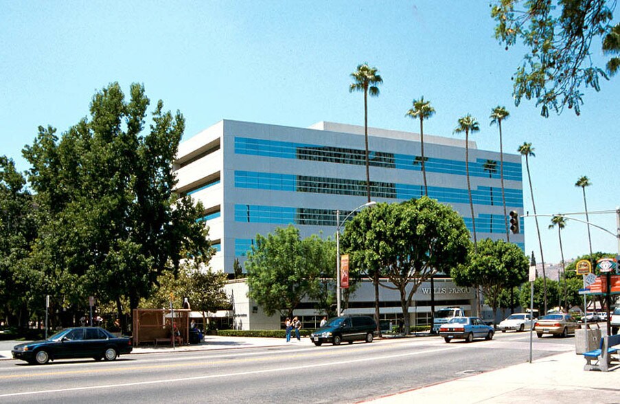 3750 University Ave, Riverside, CA à louer - Photo de l’immeuble – Image 2 sur 2