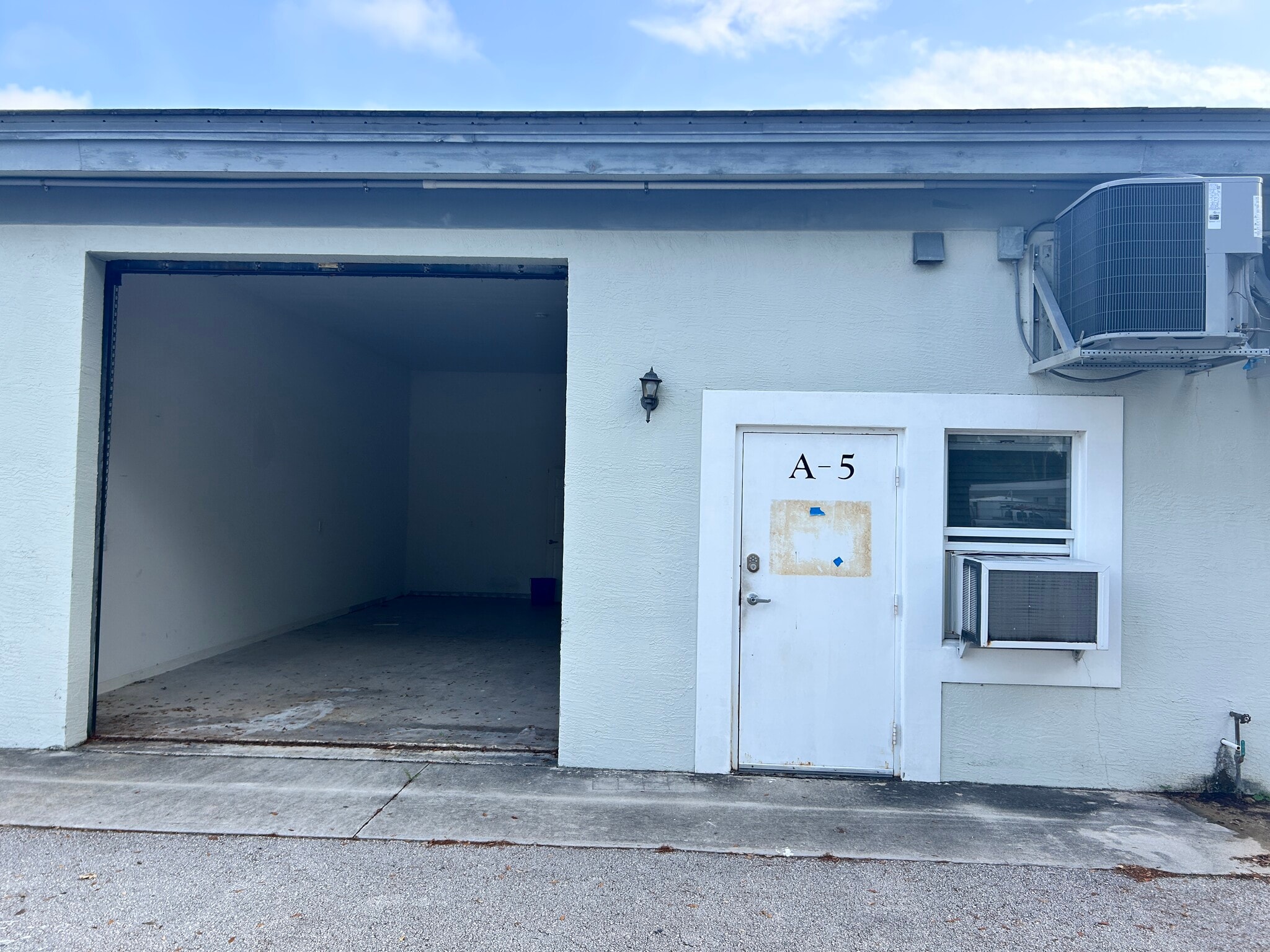 50 NE Dixie Hwy, Stuart, FL à louer Photo de l’immeuble– Image 1 sur 13
