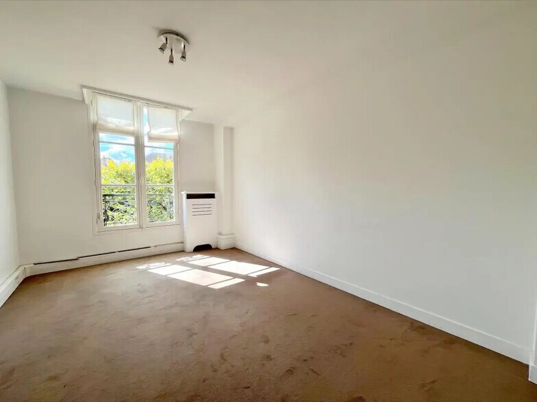 Bureau dans Versailles à louer - Photo de l’immeuble – Image 3 sur 9