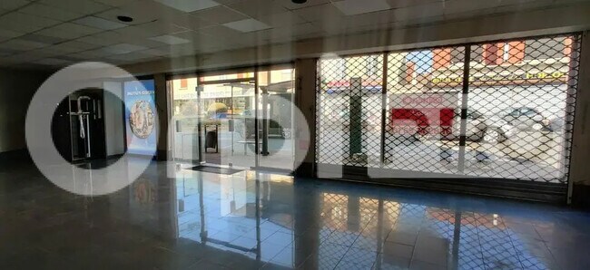 Plus de détails pour Local commercial à louer