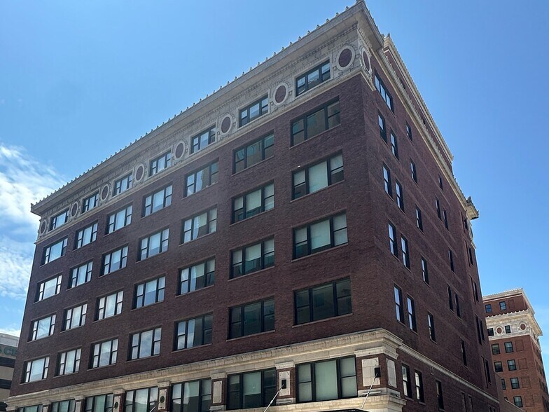 102 W 2nd St, Davenport, IA à louer - Photo de l’immeuble – Image 3 sur 11
