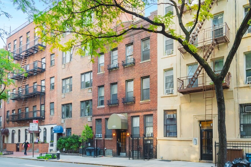 451 W 43rd St, New York, NY à vendre - Photo de l’immeuble – Image 3 sur 21
