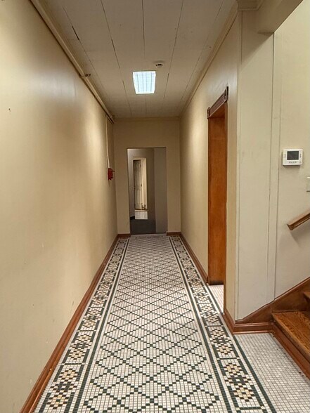 1225 7th St, Columbus, IN à louer - Photo de l’immeuble – Image 3 sur 11