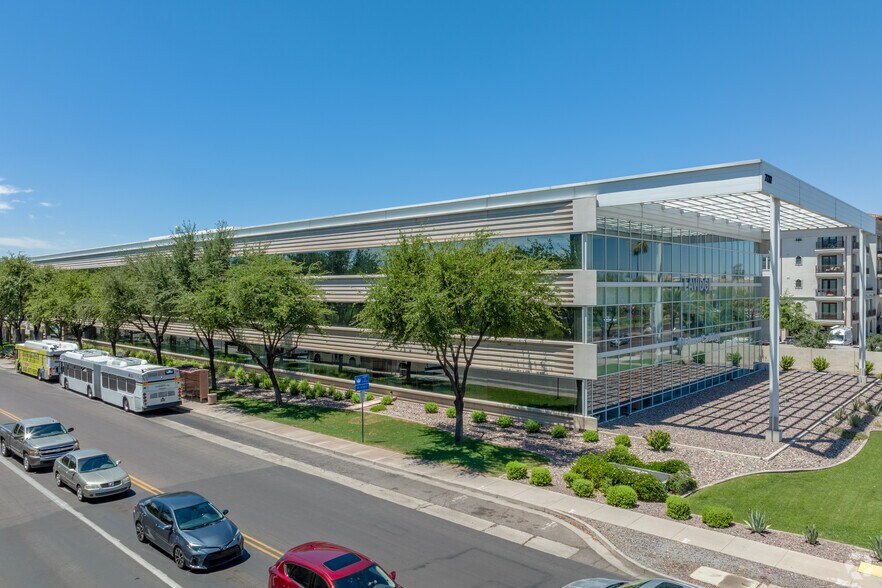 2777 E Camelback Rd, Phoenix, AZ à louer - Photo de l’immeuble – Image 3 sur 5