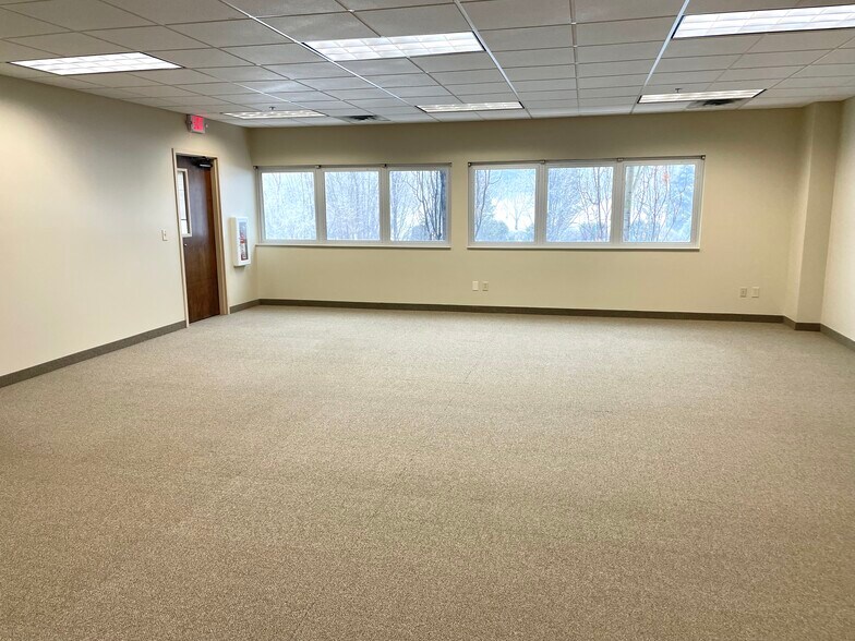 1335 Corporate Center Curv, Saint Paul, MN à louer - Photo intérieure – Image 3 sur 11