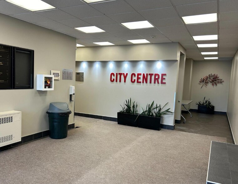 250 City Centre Ave, Ottawa, ON à louer - Photo intérieure – Image 2 sur 9