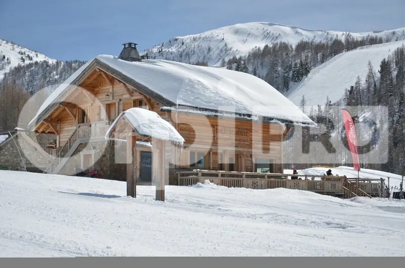 Local commercial dans Isola à vendre - Photo de l’immeuble – Image 3 sur 3