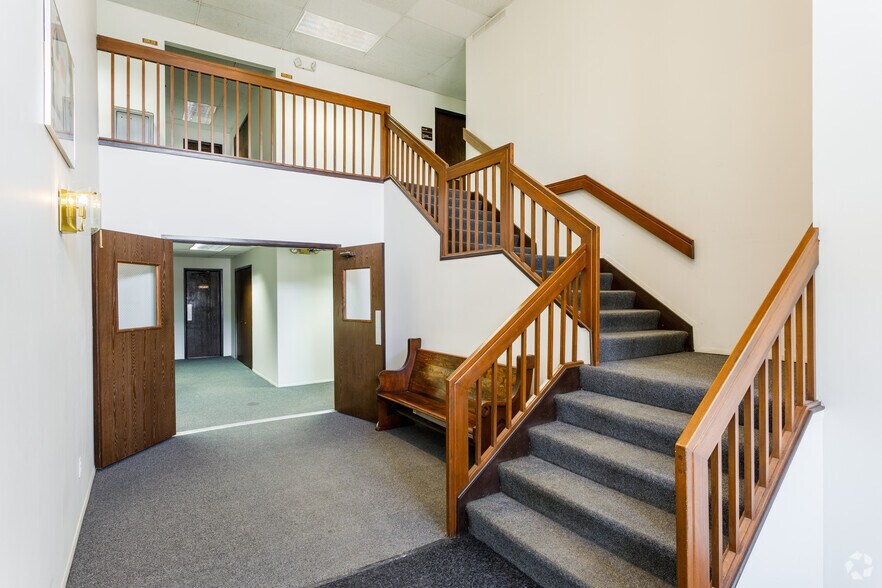 27620 Farmington Rd, Farmington, MI à louer - Hall d’entrée – Image 3 sur 6