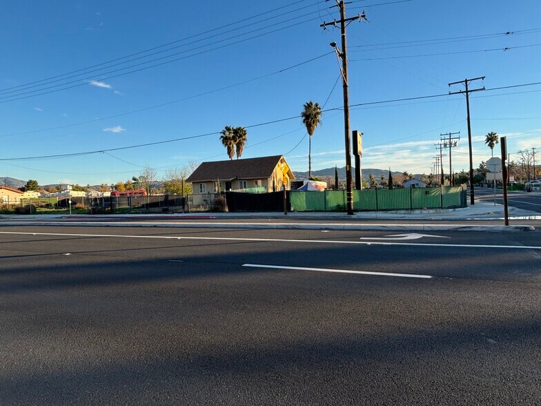 41267 State Highway 74, Hemet, CA à vendre - Photo de l’immeuble – Image 3 sur 7