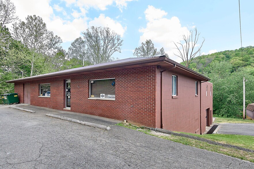 6328 Elk River Rd, Clendenin, WV à vendre - Photo de l’immeuble – Image 1 sur 60