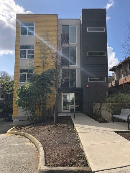 2249 NE 46th St, Seattle, WA à vendre - Photo principale – Image 1 sur 14