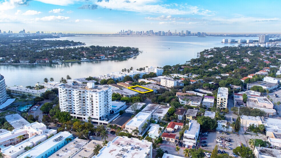 960 Biarritz Dr, Miami Beach, FL à vendre - Photo de l’immeuble – Image 3 sur 34