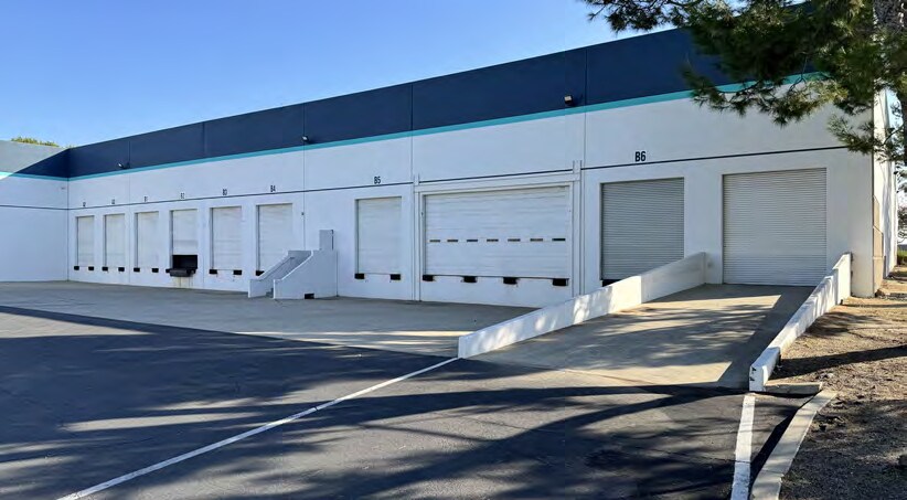 1810 S Vineyard Ave, Ontario, CA à louer - Photo de l’immeuble – Image 3 sur 6