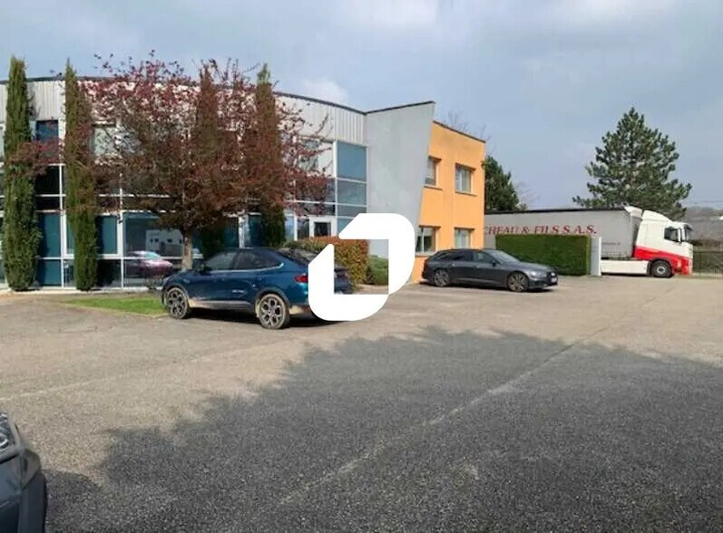 Local d’activités dans Chaponost à louer - Photo de l’immeuble – Image 2 sur 14