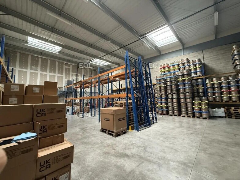 Local d'activités dans Bussy-Saint-Georges à vendre - Photo de l’immeuble – Image 1 sur 26