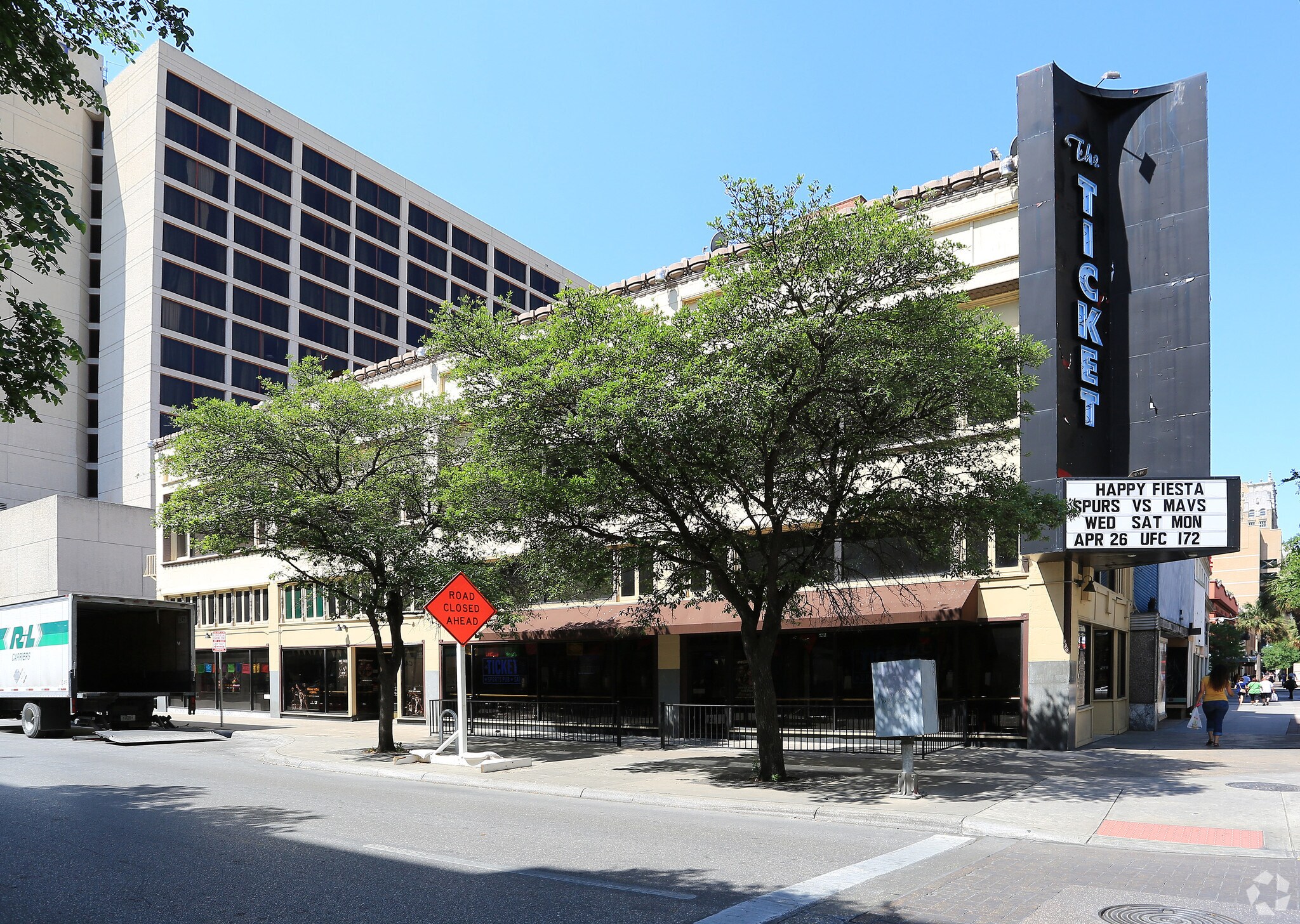 420 E Houston St, San Antonio, TX à louer Photo principale– Image 1 sur 33