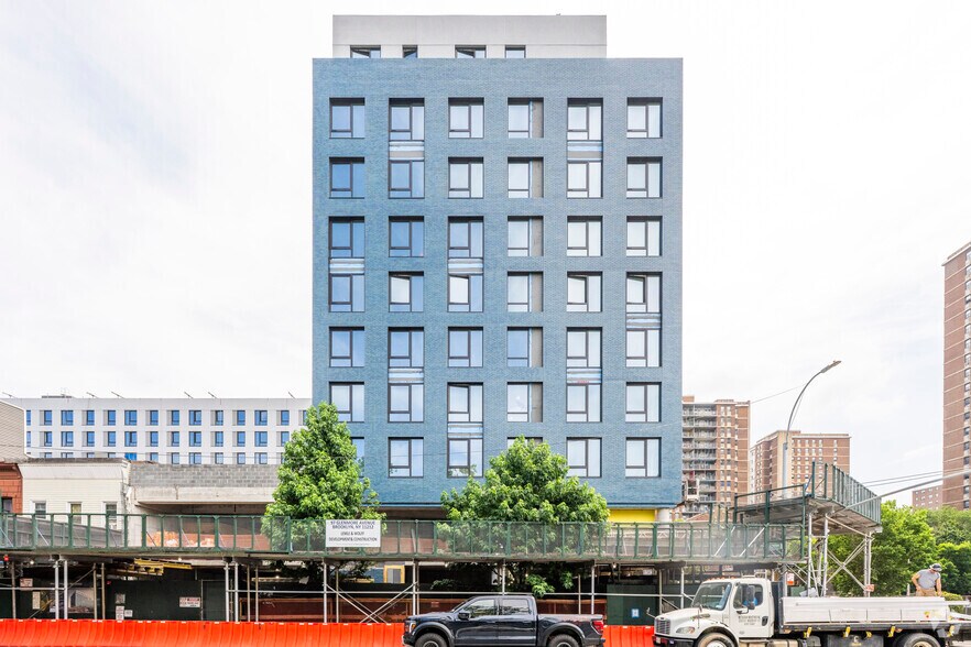 97 Glenmore Ave, Brooklyn, NY à louer - Photo de l’immeuble – Image 2 sur 5