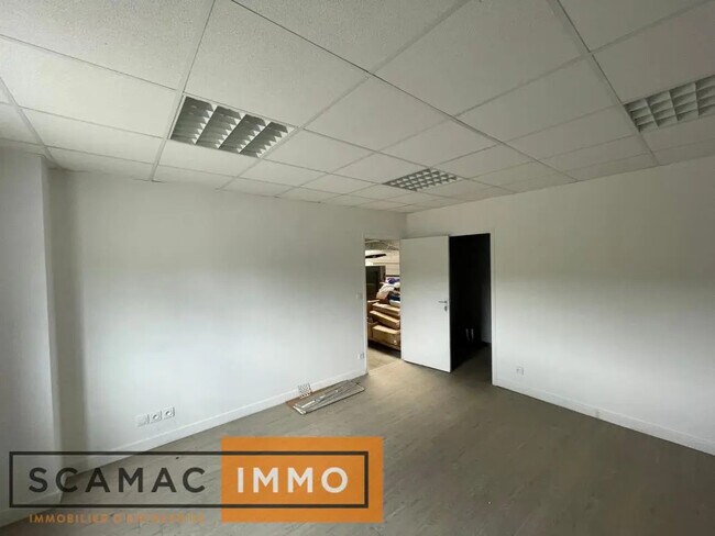 Plus de détails pour Bureau, Industriel/Logistique à louer