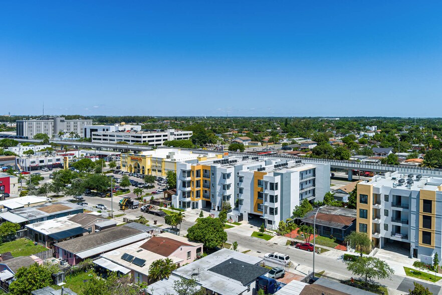 853 E 24th St, Hialeah, FL à vendre - Photo de l’immeuble – Image 3 sur 12