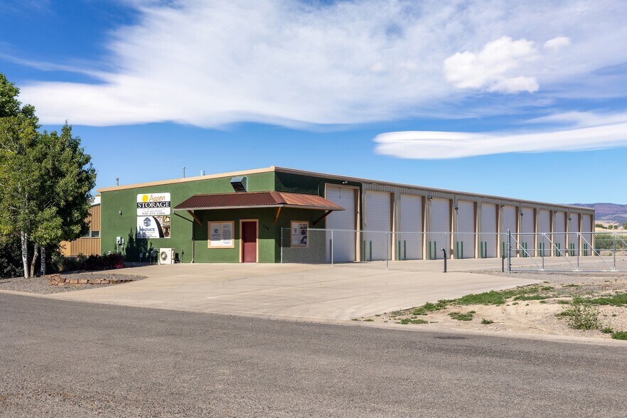 320 Denny Ct, Montrose, CO à vendre - Photo de l’immeuble – Image 3 sur 15