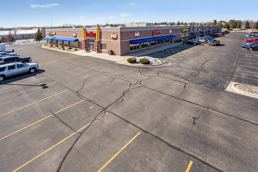 2059-2087 Witzel Ave, Oshkosh, WI à louer - Photo de l’immeuble – Image 2 sur 12