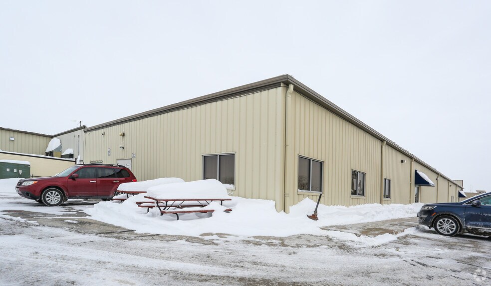N6654 Rolling Meadows Dr, Fond Du Lac, WI à louer - Photo de l’immeuble – Image 2 sur 4