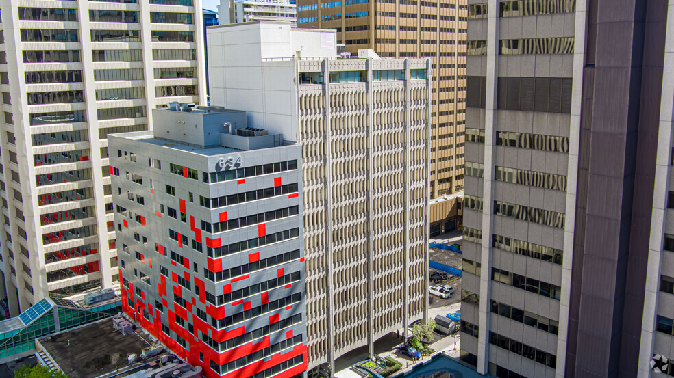630 6th Ave SW, Calgary, AB à vendre - Photo principale – Image 1 sur 8