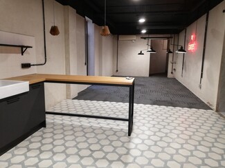 Plus de détails pour Local commercial à louer