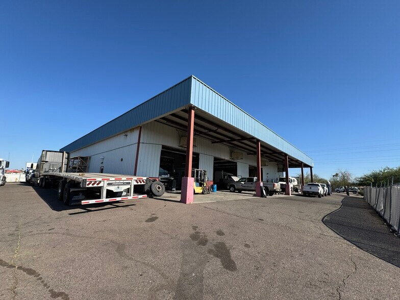 9440 N 75th Ave, Peoria, AZ à louer - Photo de l’immeuble – Image 2 sur 11