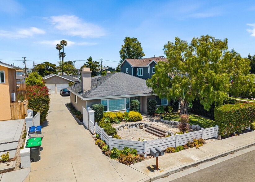 174 Flower St, Costa Mesa, CA à vendre - Photo de l’immeuble – Image 1 sur 10