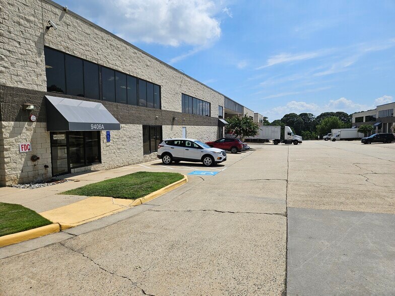 9406 Gunston Cove Rd, Lorton, VA à louer - Photo de l’immeuble – Image 2 sur 11