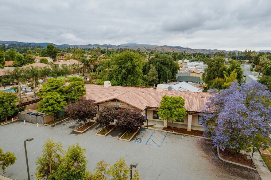 1233 Brookside Ave, Redlands, CA à vendre - Photo principale – Image 1 sur 17