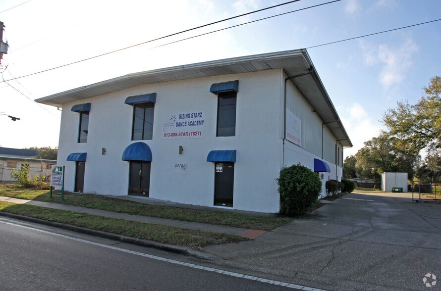4244 W Waters Ave, Tampa, FL à louer - Photo de l’immeuble – Image 2 sur 27