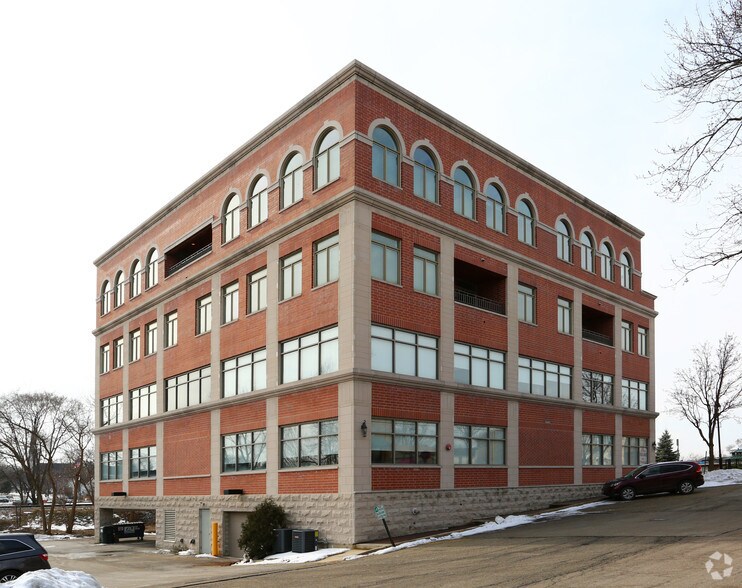 127 N Walnut St, Itasca, IL à louer - Photo de l’immeuble – Image 2 sur 12